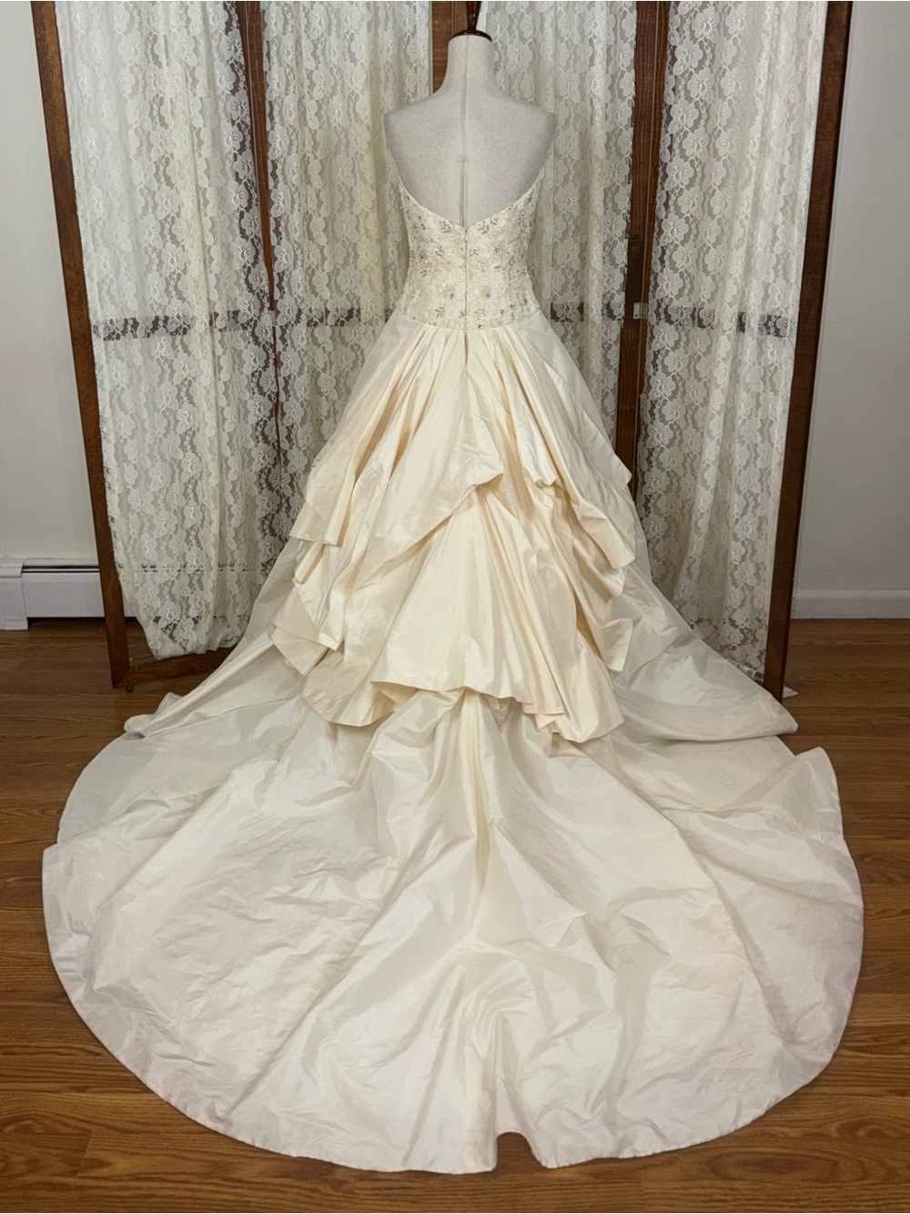 Stunning New Anne Barge $5050 Silk Voluminous Ball Gown Wedding Gown